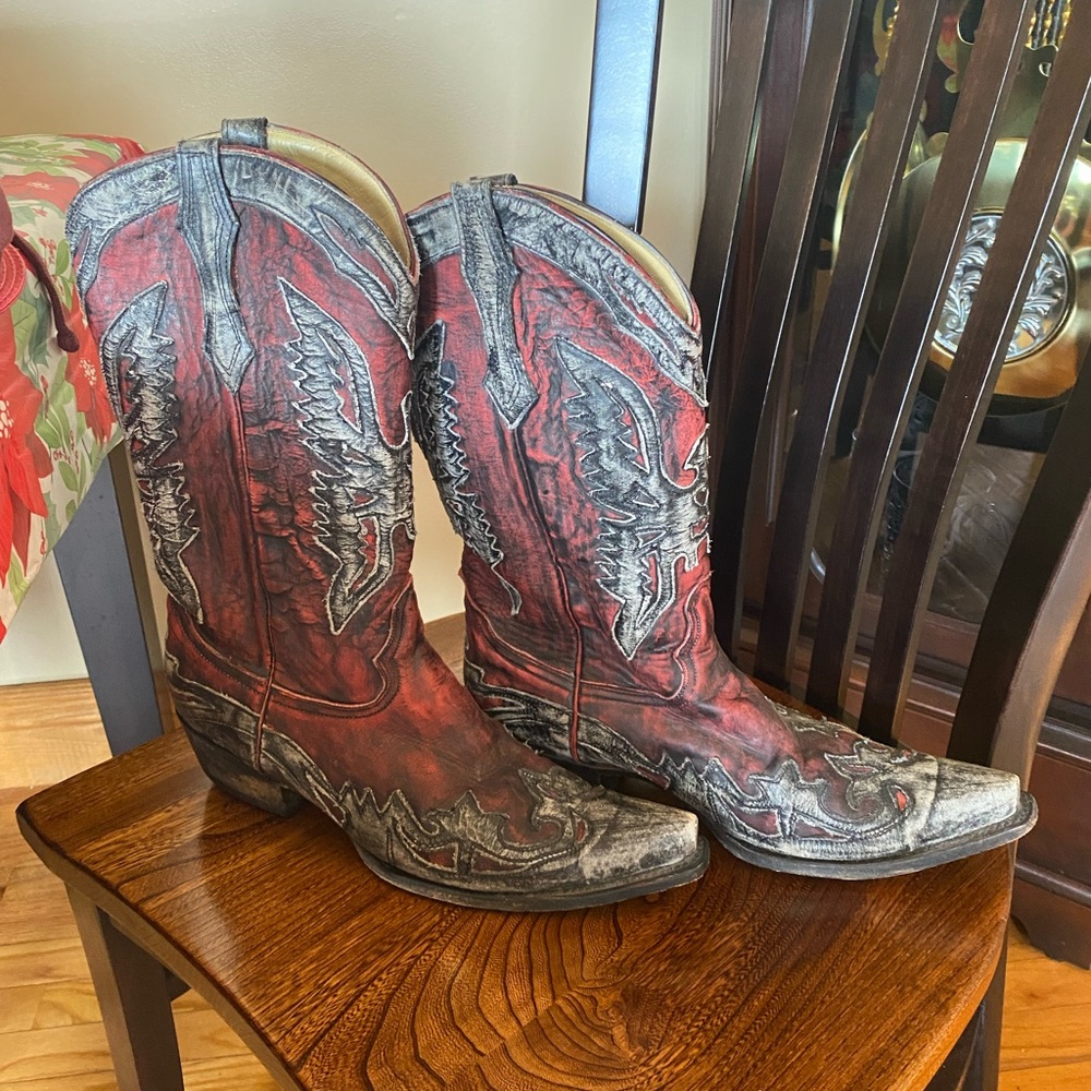 Corral cowboy boots!